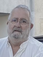 Pascal in charge of Table d'hôte de Suite en terrasse BnB in Cognac .